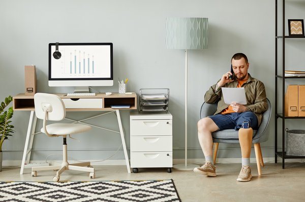 Découvrez comment choisir le meilleur pied de bureau pour votre espace